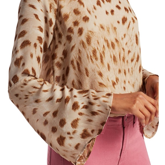 L’AGENCE Dylan Bell-Sleeve Silk Top Cheetah Print (Small) - Picture 4 of 10